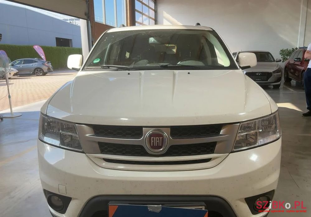 2014' Fiat Freemont photo #3