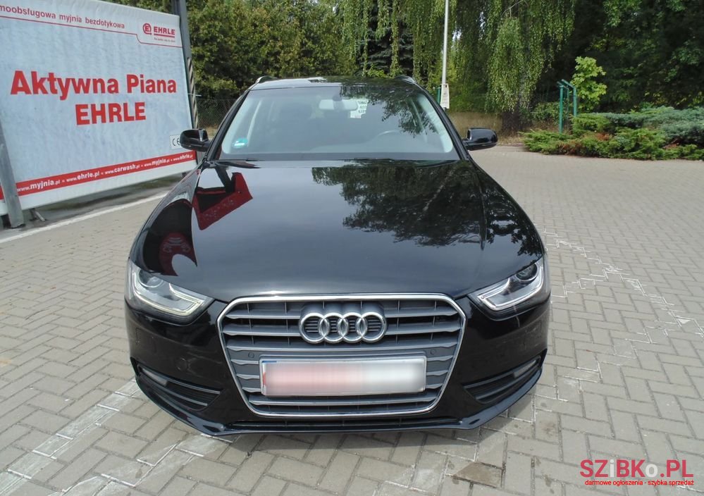 2013' Audi A4 Avant photo #2