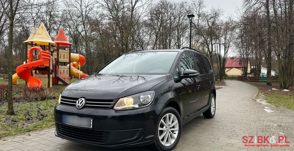 2011' Volkswagen Touran photo #1