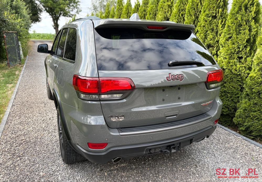 2019' Jeep Grand Cherokee photo #5