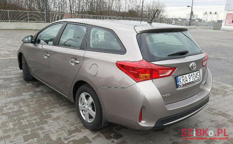 2015' Toyota Auris photo #1