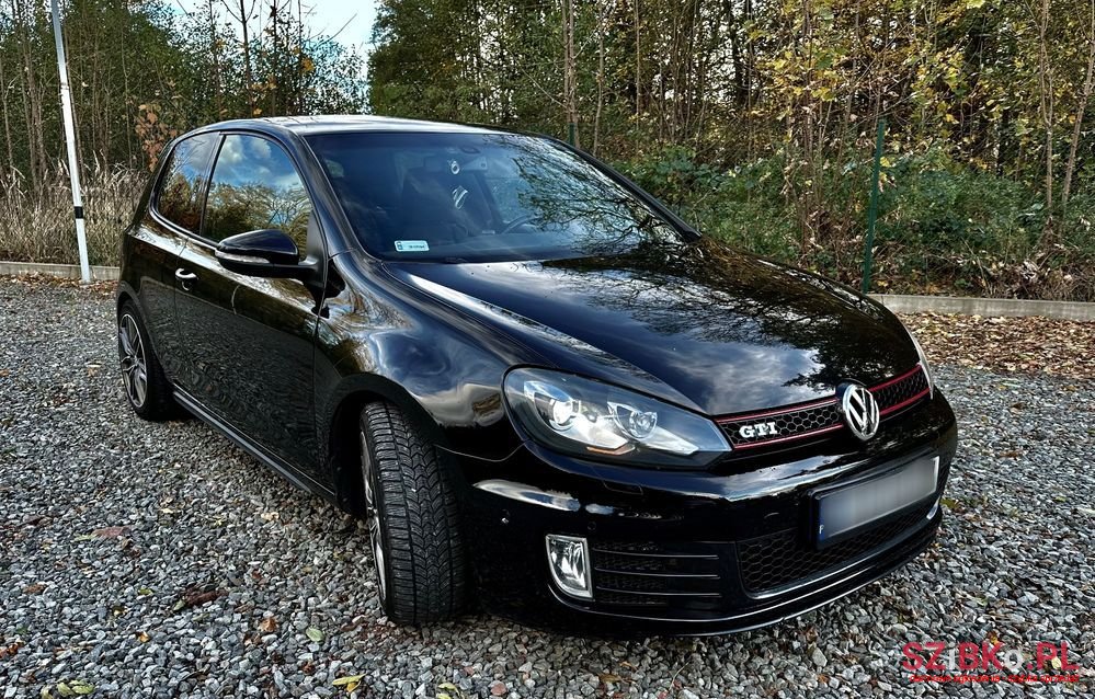 2010' Volkswagen Golf photo #2