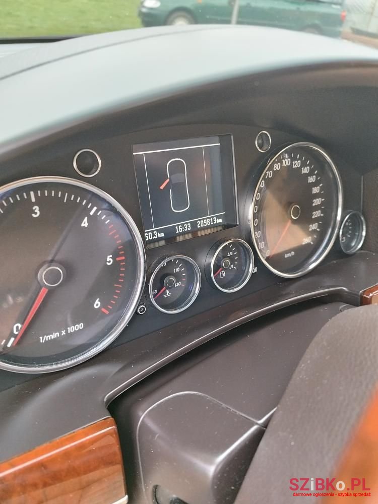 2005' Volkswagen Touareg photo #5