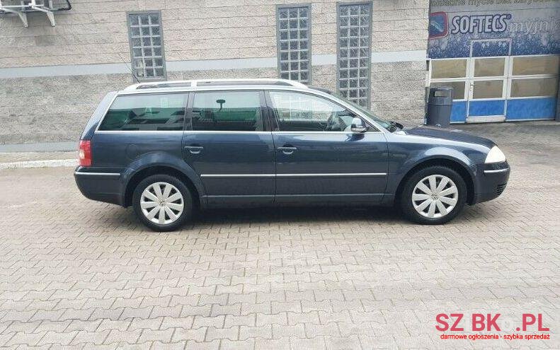 2004' Volkswagen Passat photo #1