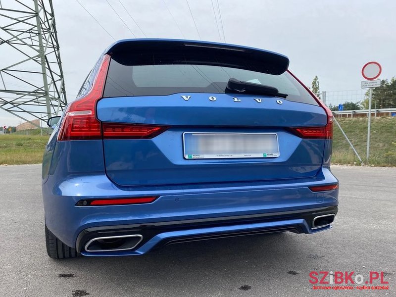 2020' Volvo V60 D4 R-Design photo #4