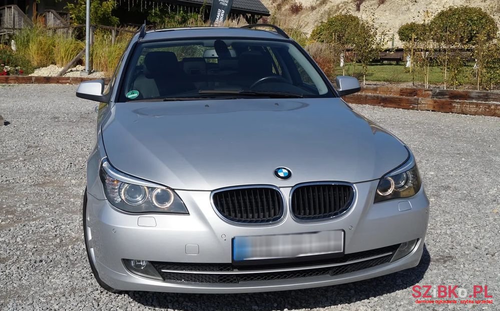 2010' BMW 5 Series photo #2