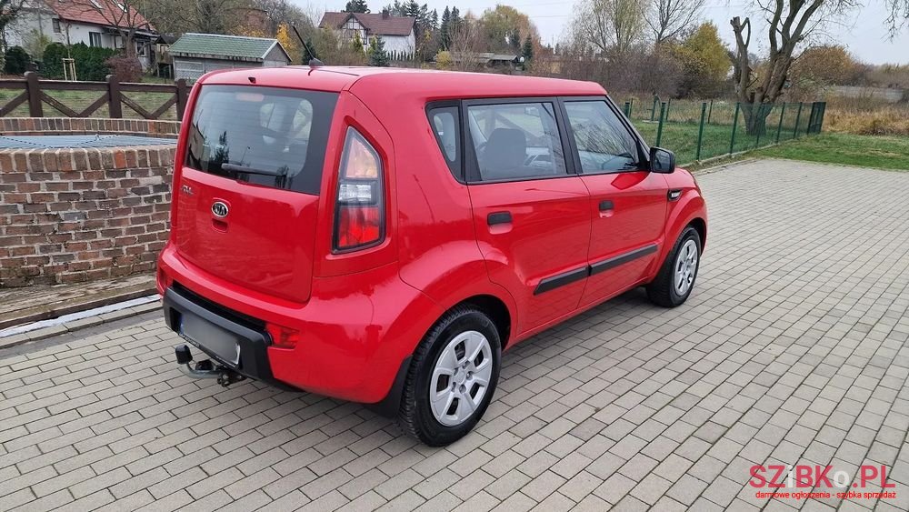 2010' Kia Soul 1.6 Xl photo #3