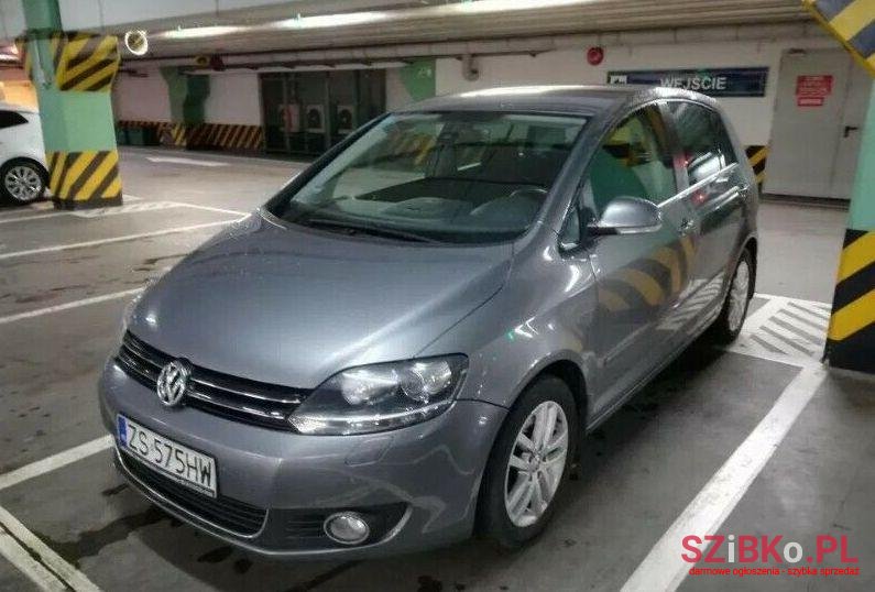 2010' Volkswagen Golf photo #1