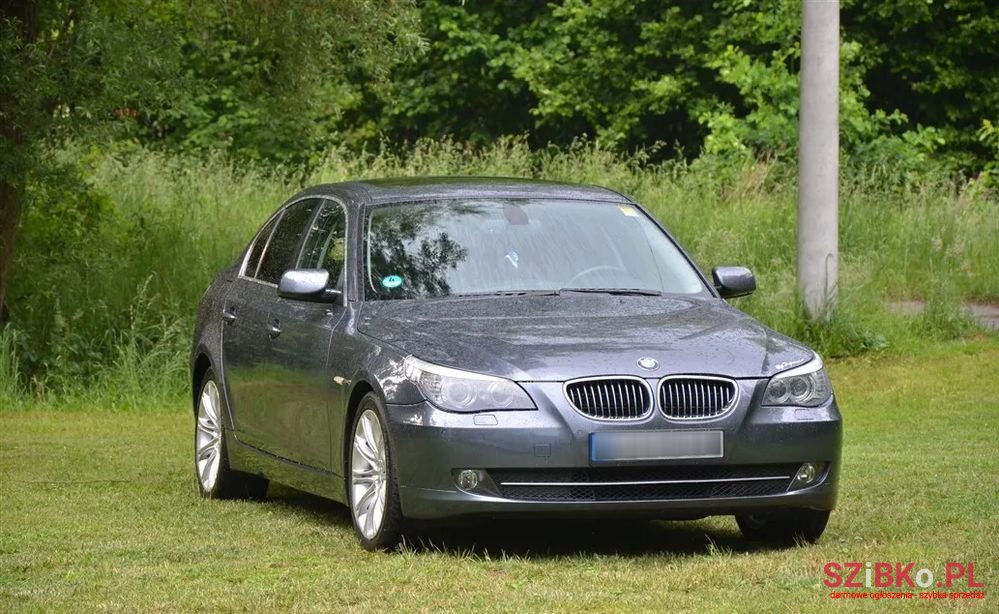 2008' BMW 5 Series 525I photo #2
