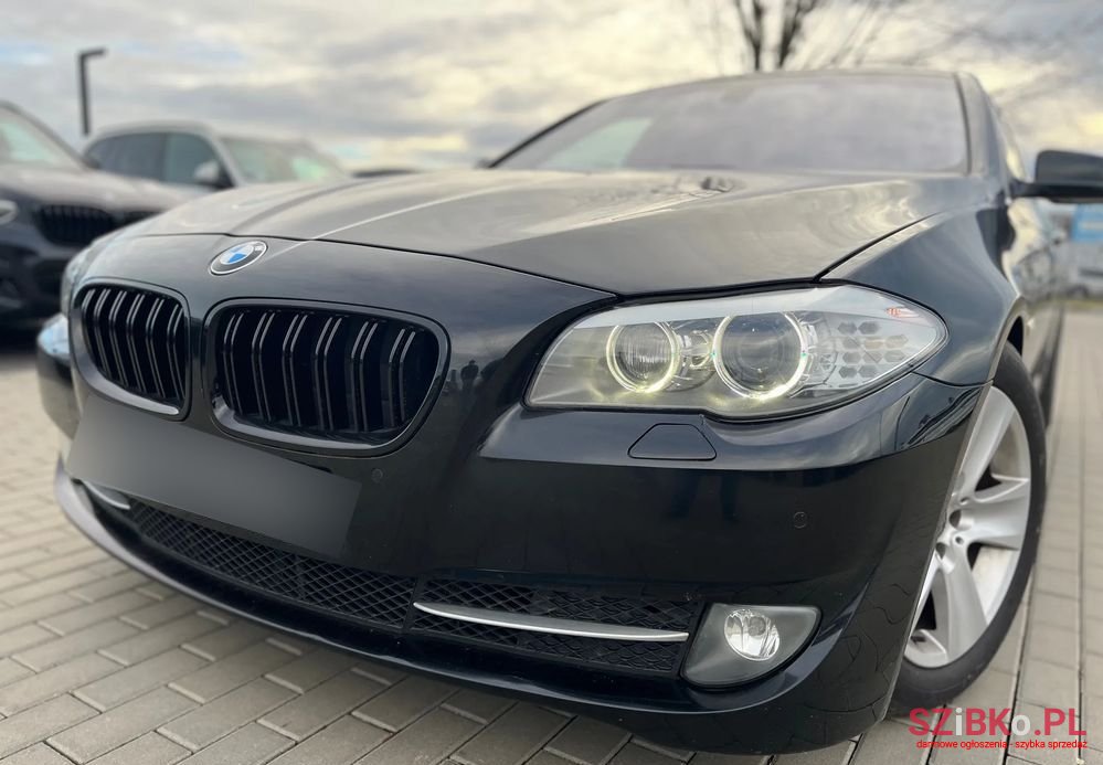 2011' BMW 5 Series photo #2