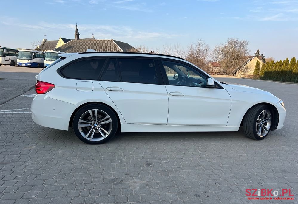 2019' BMW 3 Series 320D photo #4