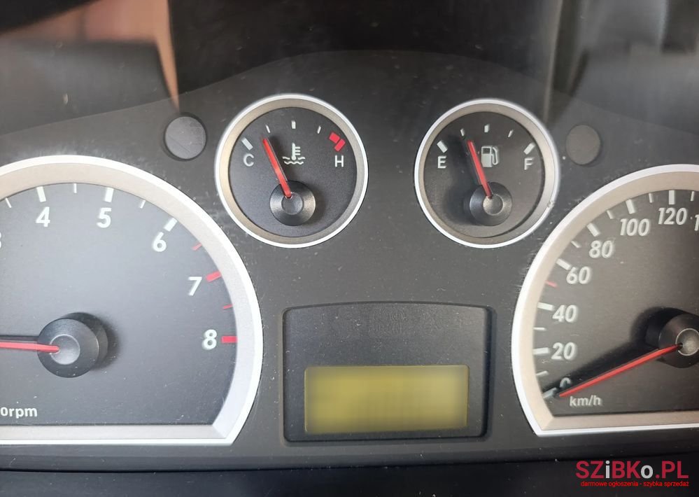 2005' Hyundai Santa Fe photo #4