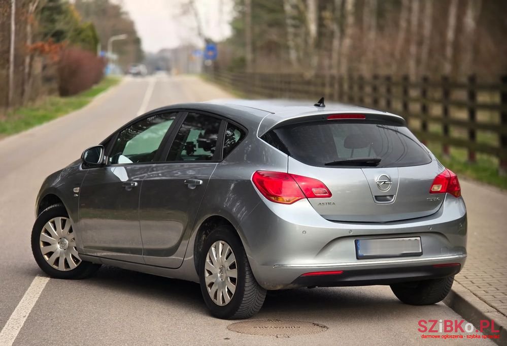 2013' Opel Astra 1.4 Turbo Color Edition photo #2