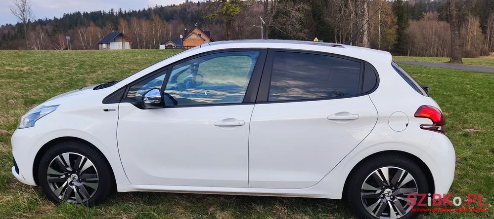 2016' Peugeot 208 82 Vti Style photo #2