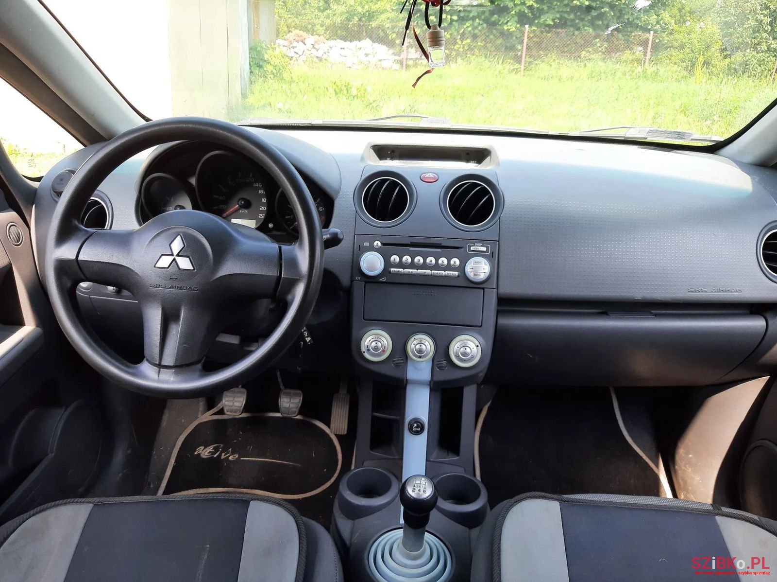 2005' Mitsubishi Colt photo #5