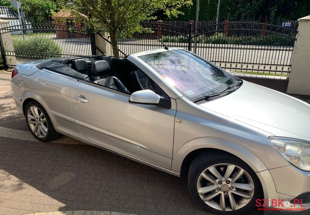 2007' Opel Astra photo #1