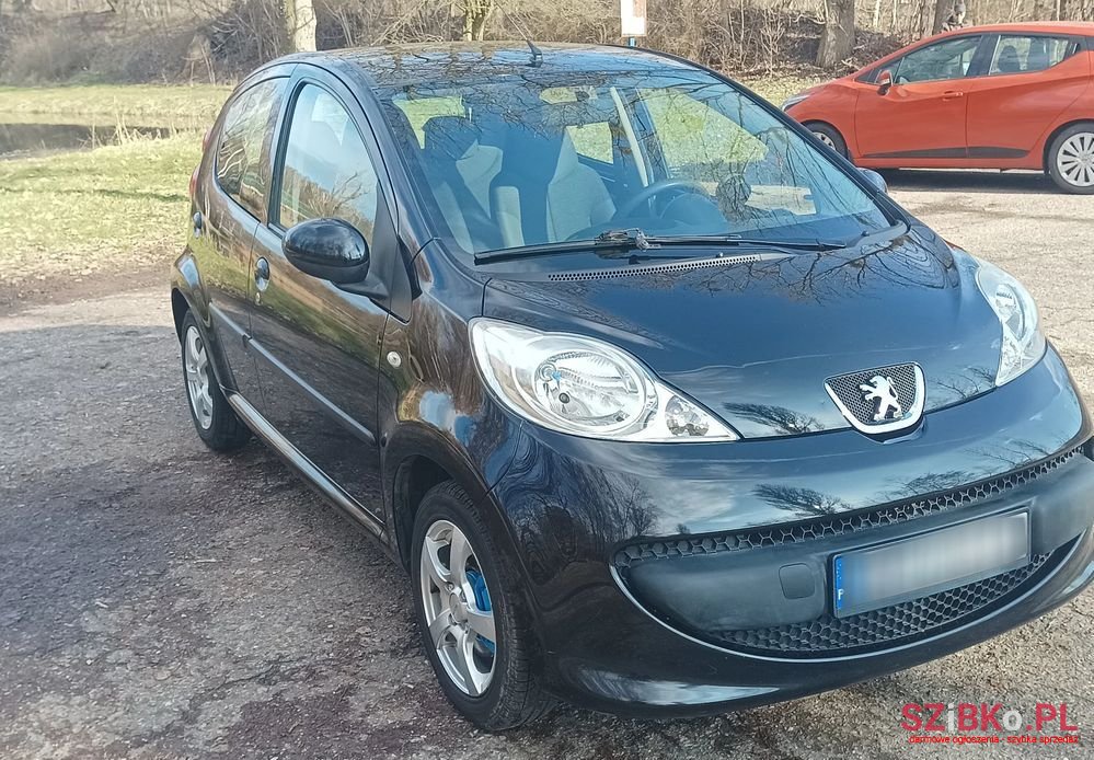 2009' Peugeot 107 1.0 Active photo #2