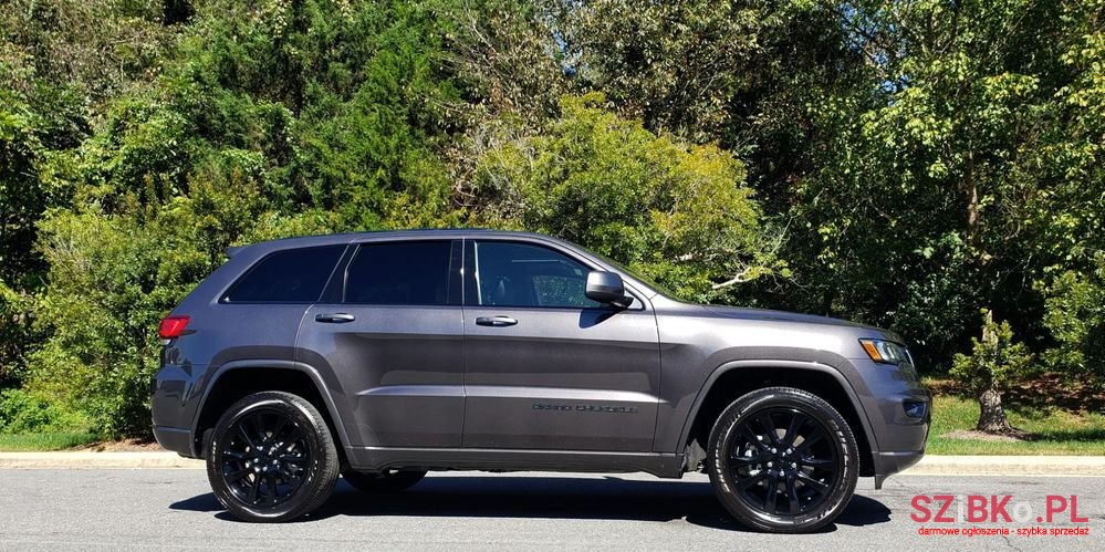 2018' Jeep Grand Cherokee photo #6