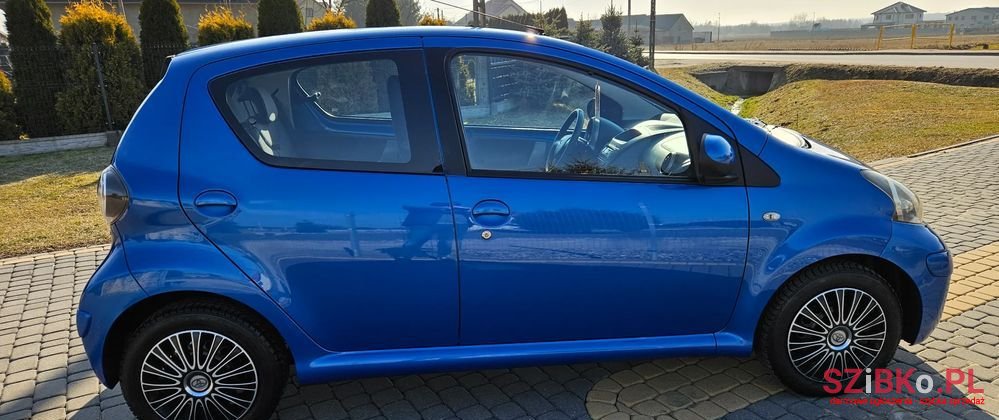 2010' Toyota Aygo photo #6