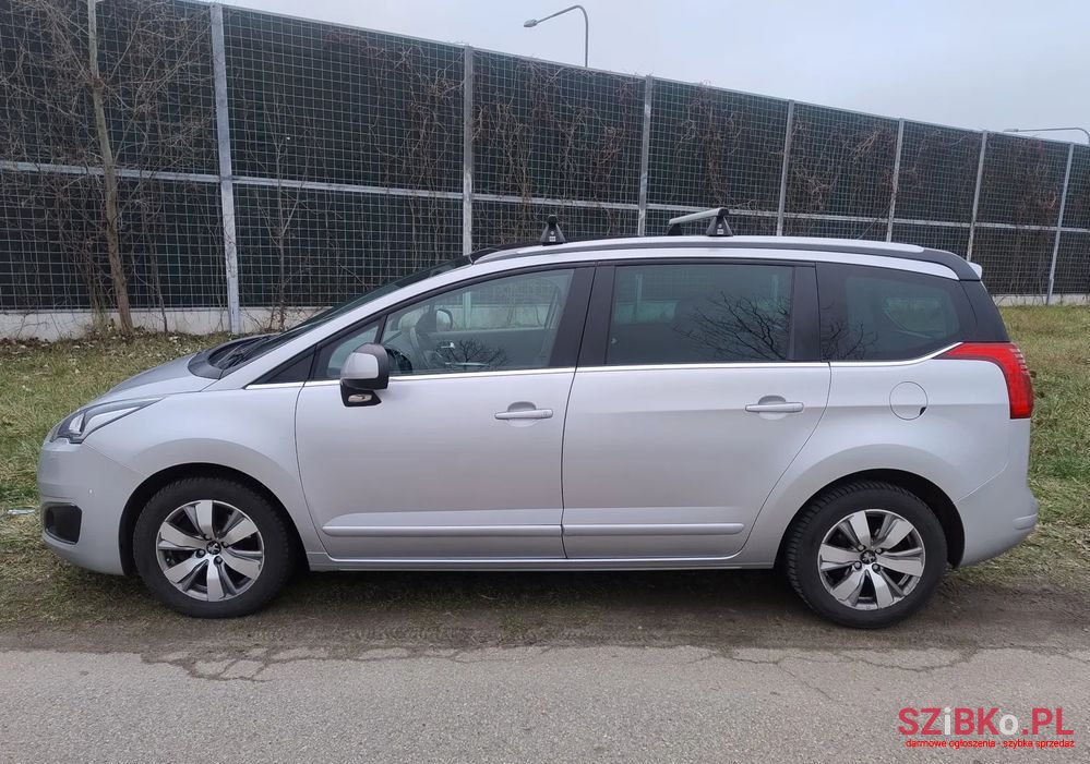 2016' Peugeot 5008 photo #1
