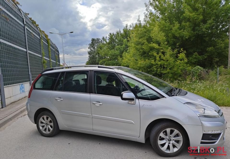 2012' Citroen C4 Picasso photo #4
