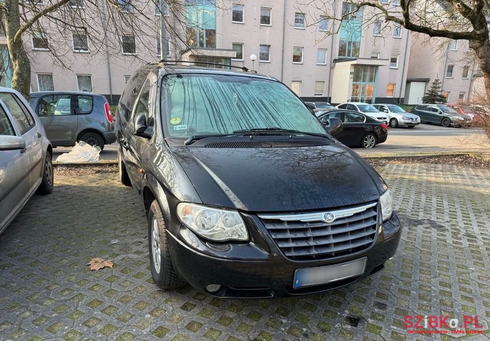 2004' Chrysler Grand Voyager photo #2