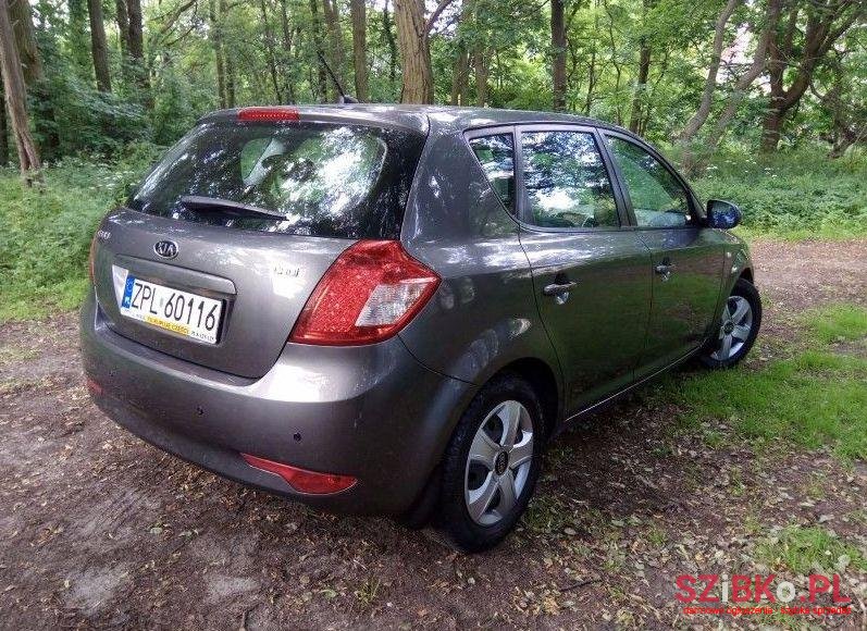 2011' Kia Ceed photo #2