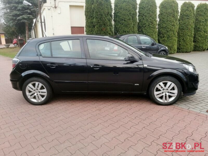 2008' Opel Astra photo #4