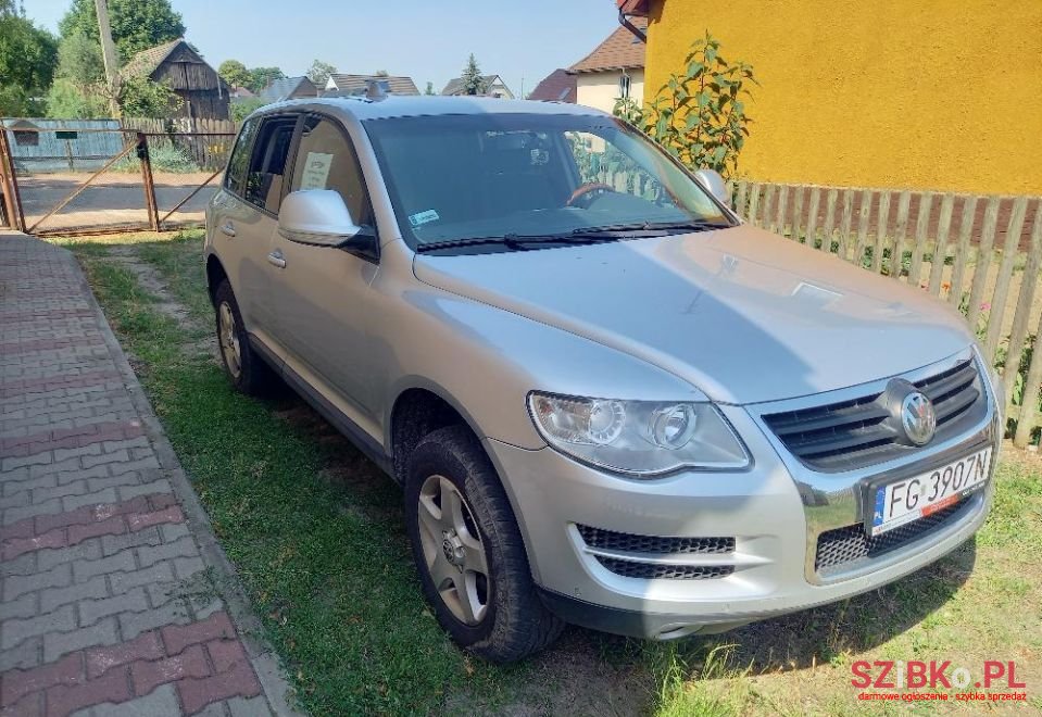 2008' Volkswagen Touareg photo #1