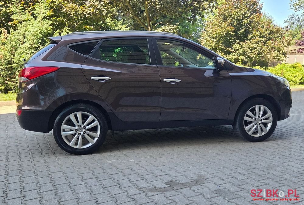 2011' Hyundai ix35 2.0 Premium 2Wd photo #3