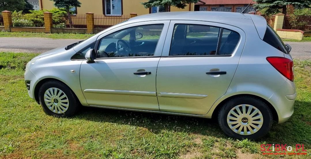 2011' Opel Corsa photo #3