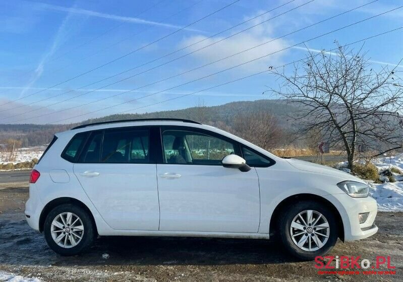 2016' Volkswagen Golf photo #2