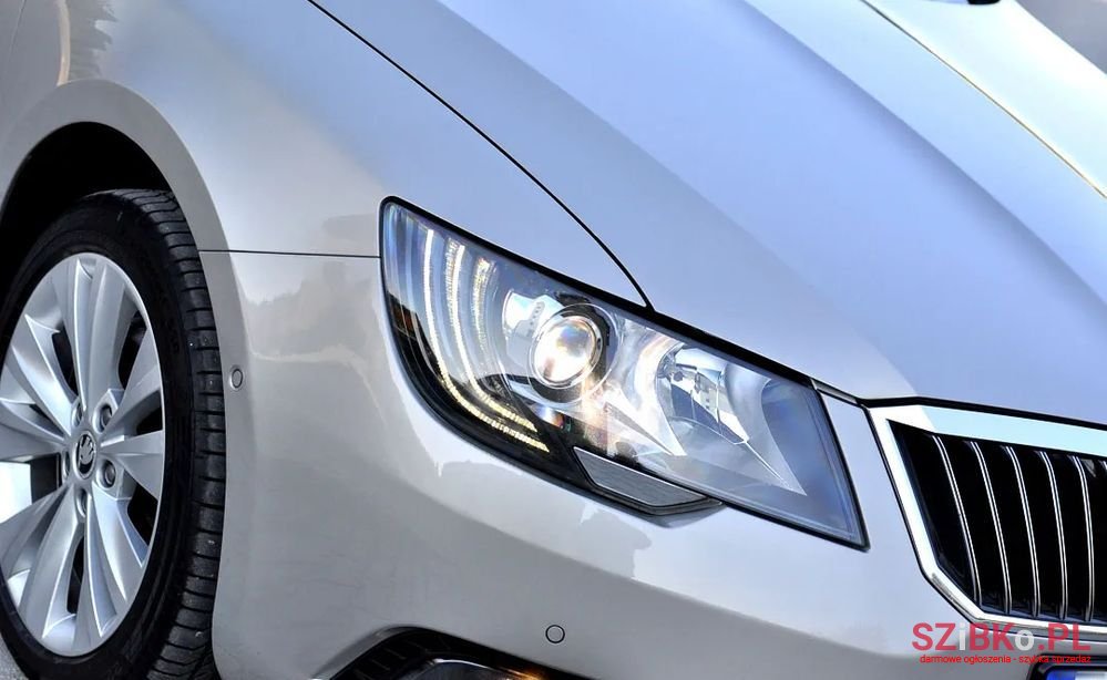 2014' Skoda Superb photo #4