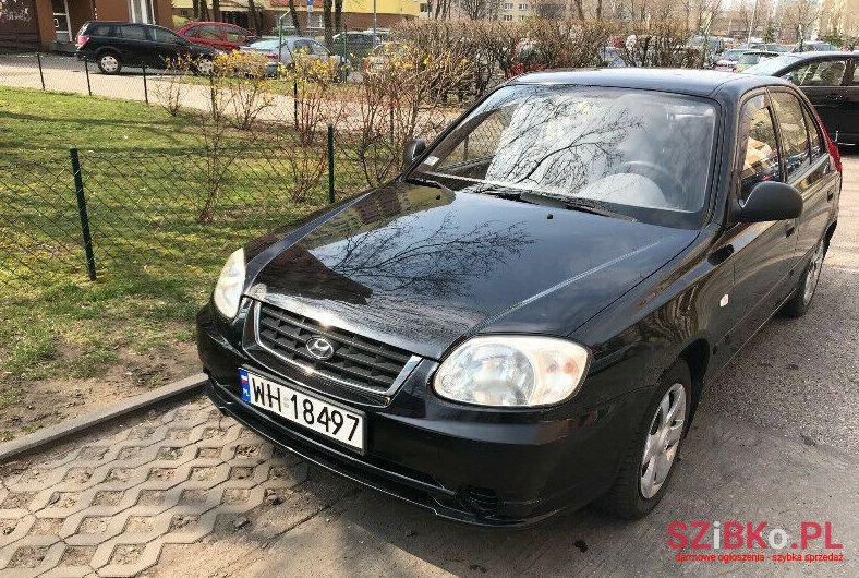 2004' Hyundai Accent photo #2