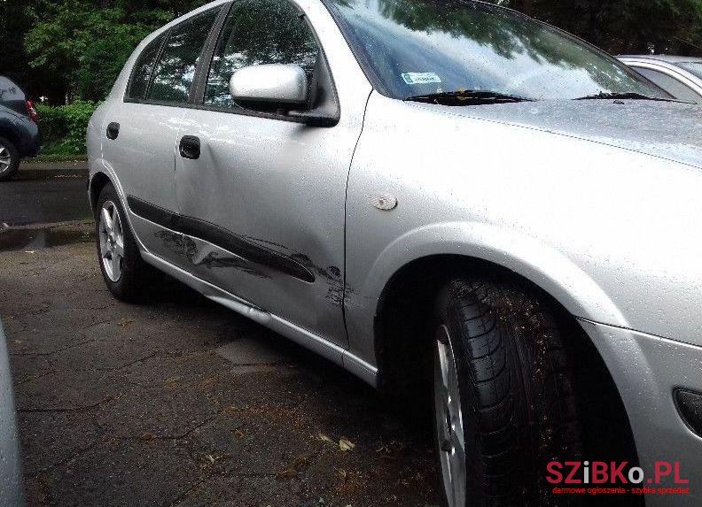 2000' Nissan Almera photo #2