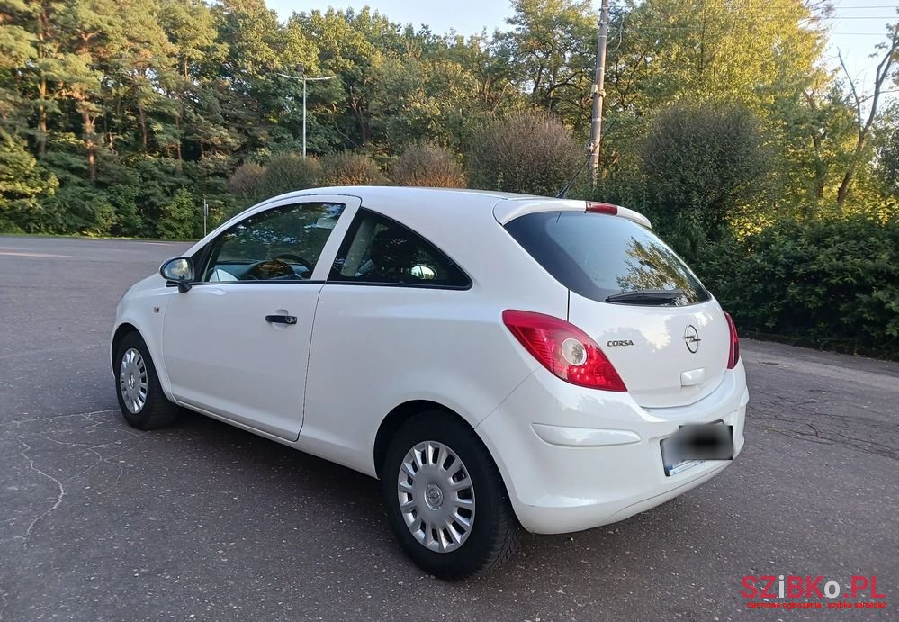 2010' Opel Corsa 1.2 16V Essentia photo #3