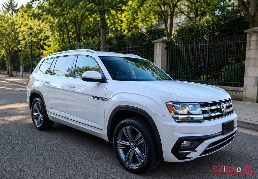 2019' Volkswagen Atlas photo #3
