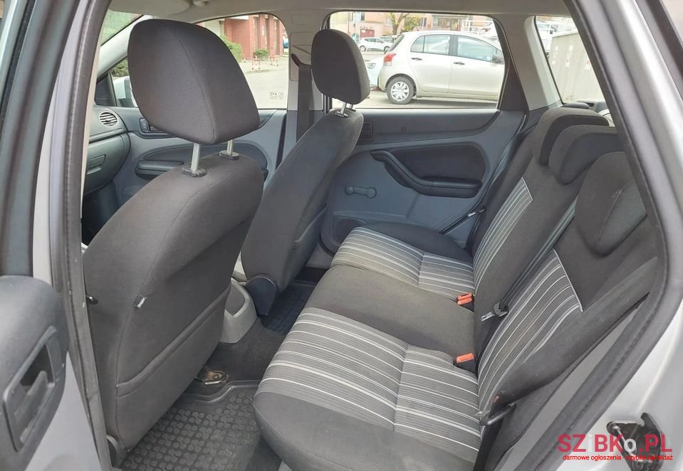 2010' Ford Focus photo #5