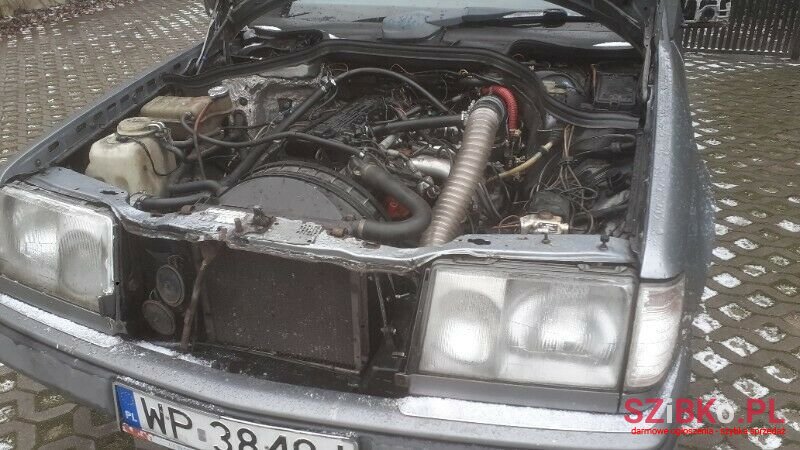 1997' Mercedes-Benz 124 photo #5