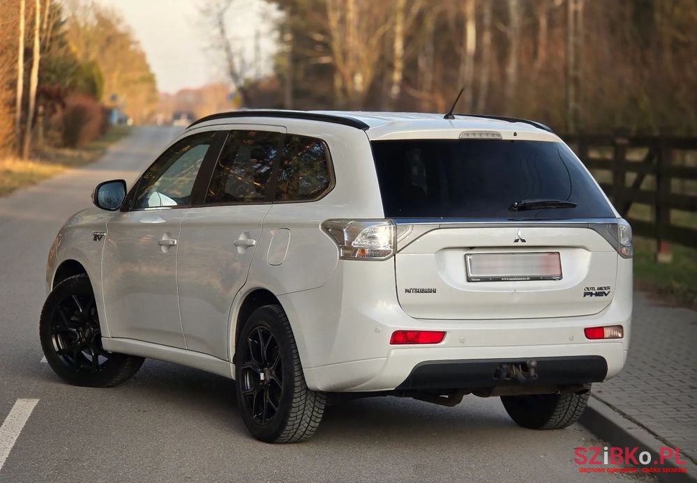 2014' Mitsubishi Outlander photo #2