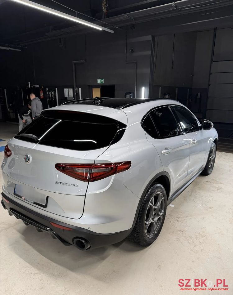 2018' Alfa Romeo Stelvio photo #3