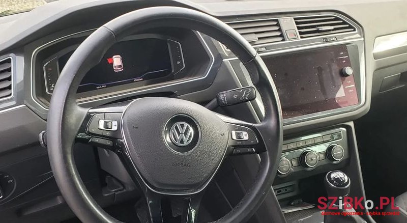 2019' Volkswagen Tiguan photo #4