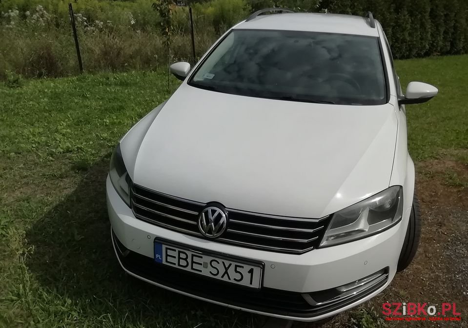 2011' Volkswagen Passat photo #2