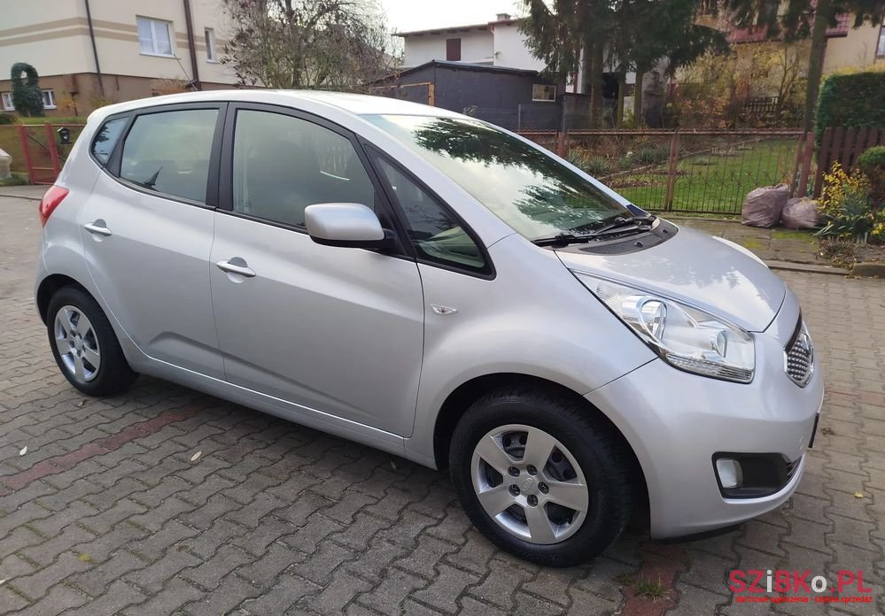 2012' Kia Venga Diesel Attract photo #5