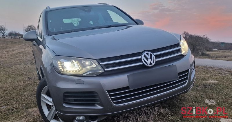 2010' Volkswagen Touareg photo #1