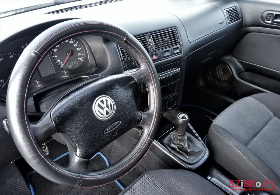 2003' Volkswagen Golf photo #4