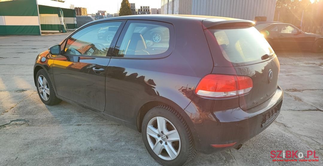 2010' Volkswagen Golf photo #3