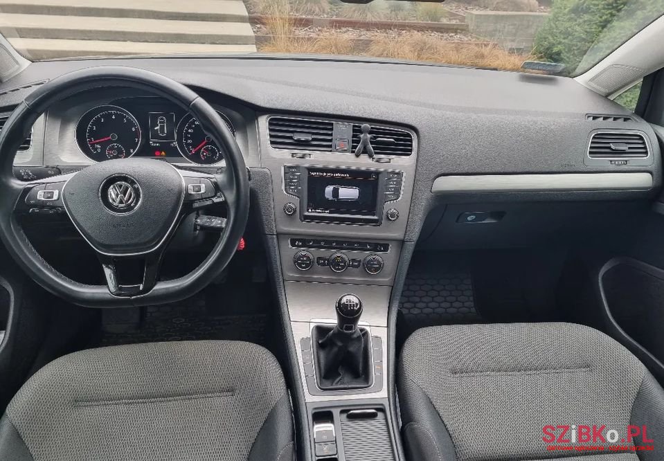 2015' Volkswagen Golf photo #5