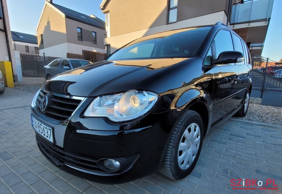 2008' Volkswagen Touran photo #1