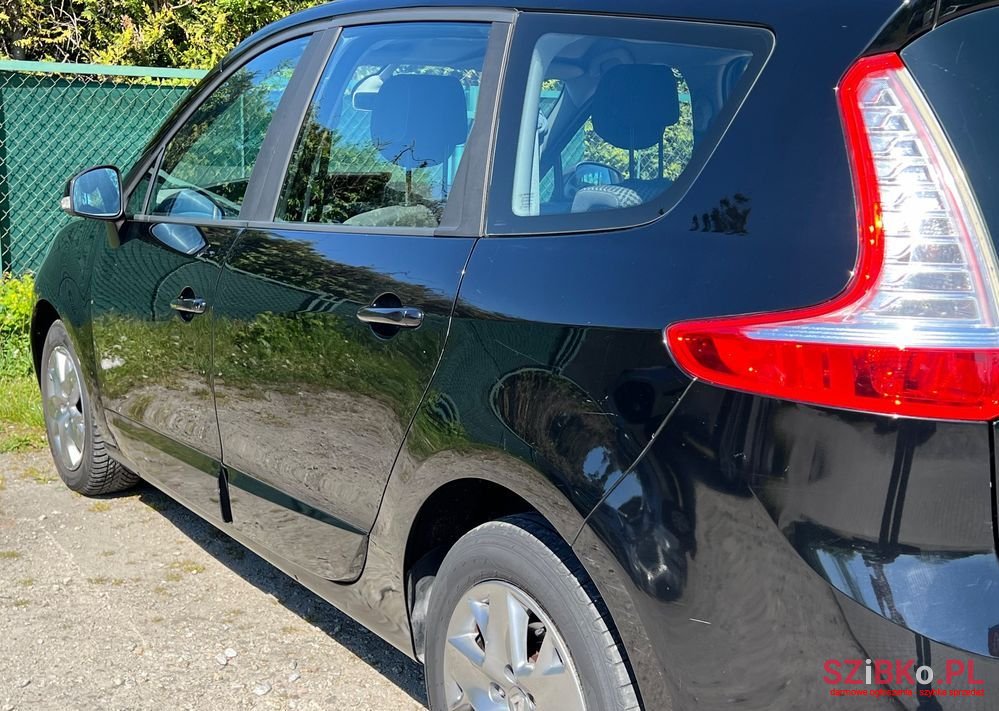 2012' Renault Grand Scenic photo #5